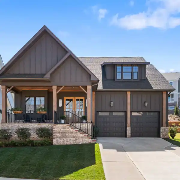 CHARMING DAVIDSON HOME STEPS FROM DOWNTOWN AND LAKE