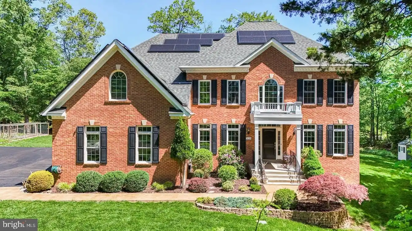 Waterfront Lifestyle Meets Smart-home Living