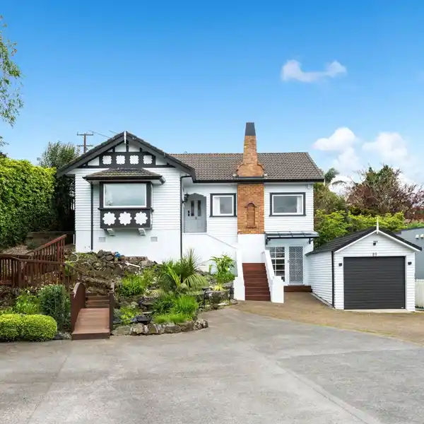 REFINED 1920S RESIDENCE WITH A SERENE APPROACH