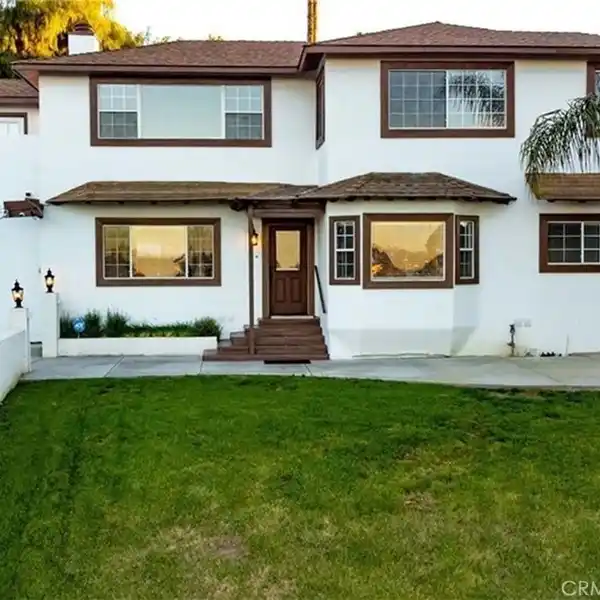 CUSTOM HOME WITH EXQUISITE VIEWS NESTLED IN VISTA