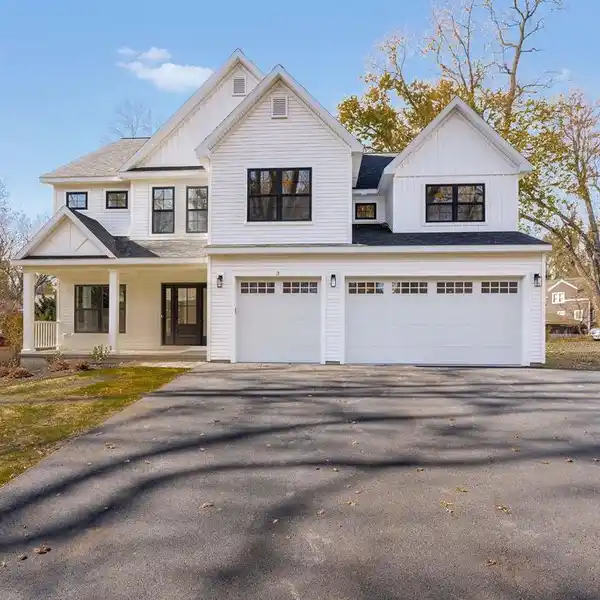 PERSONALIZE A NEW LUXURY CUSTOM HOME