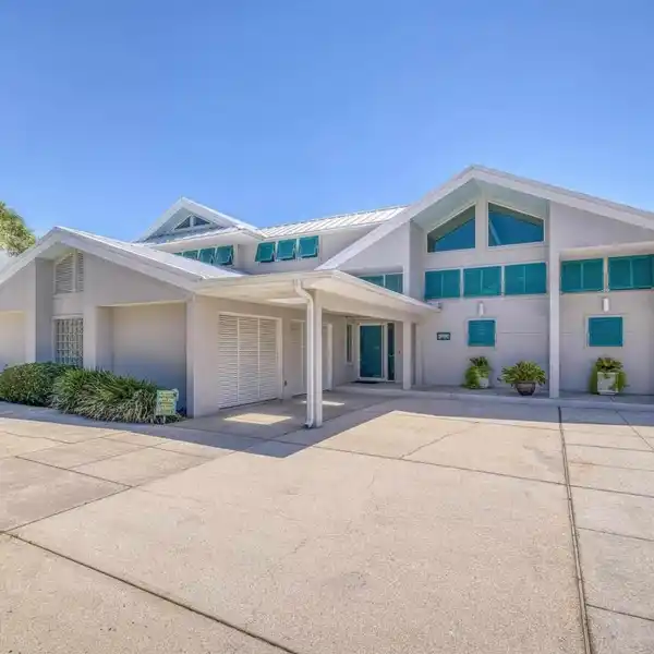 BEACH HOUSE ON LITTLE SABINE