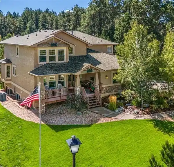 STUNNING MOUNTAIN MODERN RETREAT