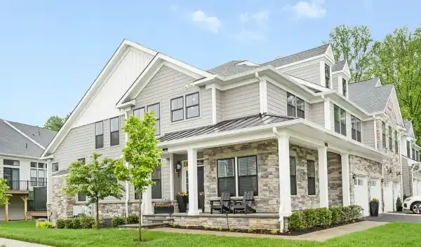 CHIC END UNIT IN THE VILLAS AT WARREN
