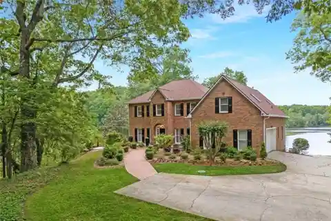Lakefront Luxury with City Convenience