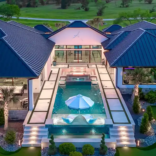 MODERN LUXURY MEETS LAKESIDE LIVING