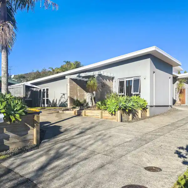 ARCHITECT-DESIGNED GEM WITH BONUS STUDIO