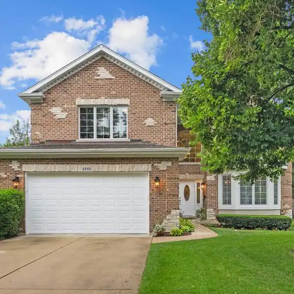 BEAUTIFULLY MAINTAINED BRICK HOME IN AN IDEAL LOCATION