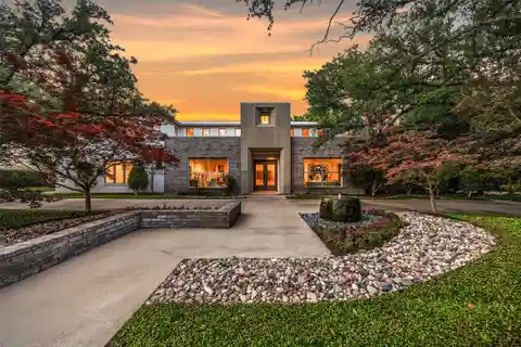 Exceptional Luxury Living on a Golf Course Lot