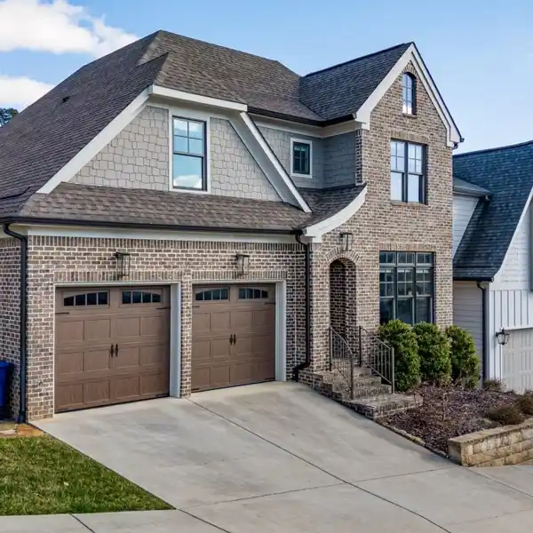 ELEGANCE AND COMFORT IN PRESTIGIOUS MAGNOLIA ONE