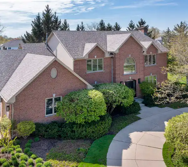BRICK STUNNER IN SOUGHT-AFTER PARK PLACE ESTATES