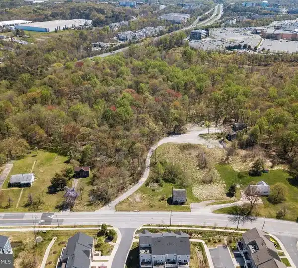 1.5-ACRE PROPERTY IN A GREAT LOCATION