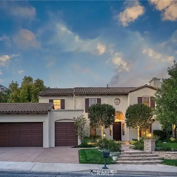 BEAUTIFULLY MAINTAINED RESIDENCE IN CALABASAS PARK ESTATES