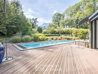 Timber-Frame Villa on the Heights of Albertville