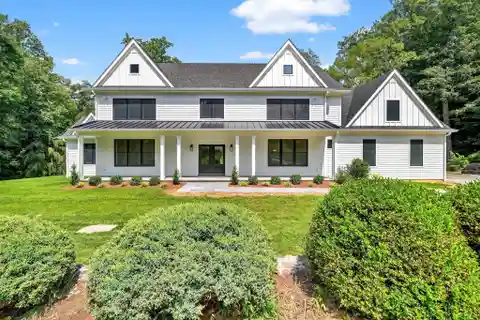 Spectacular Custom-Built Home in an Established Cul-De-Sac