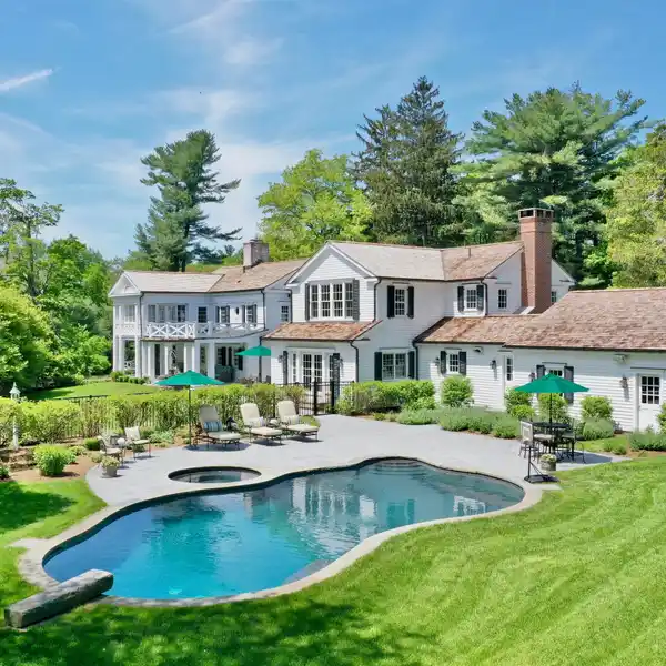 BREATHTAKING NEOCLASSICAL ESTATE