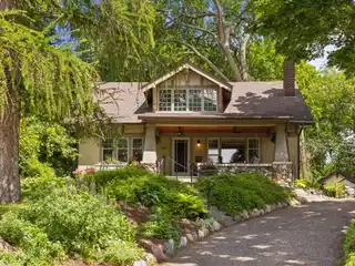 Stunning 5 Bedroom, 3 Bath Lyndhurst Home