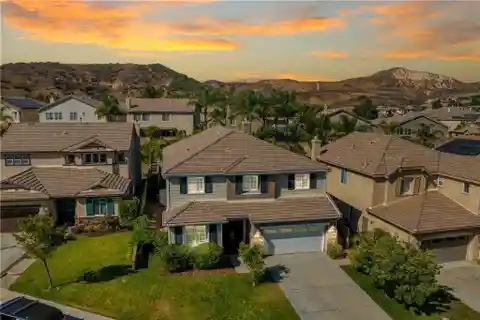 Beautifully Maintained Home on a Quiet Cul-De-Sac