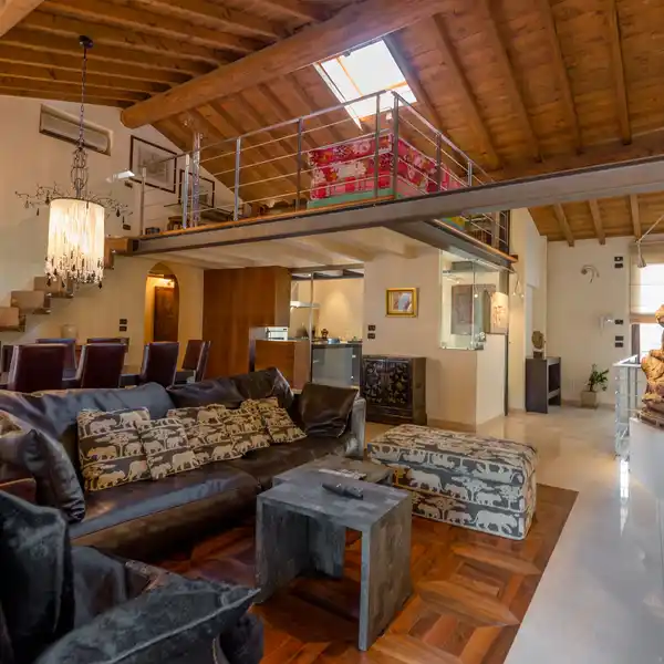 LARGE LUXURY APARTMENT IN VERONA