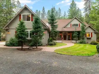 Secluded and Peaceful Elegance with Custom Craftsmanship