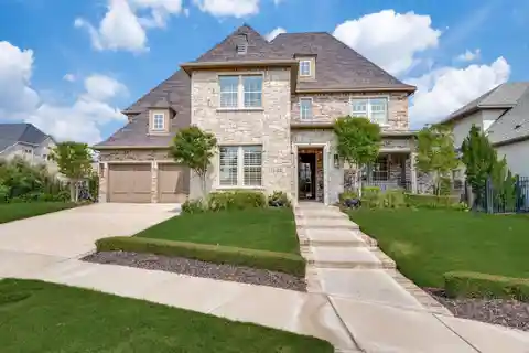 Stunning Newman Village Luxury with Pool Oasis