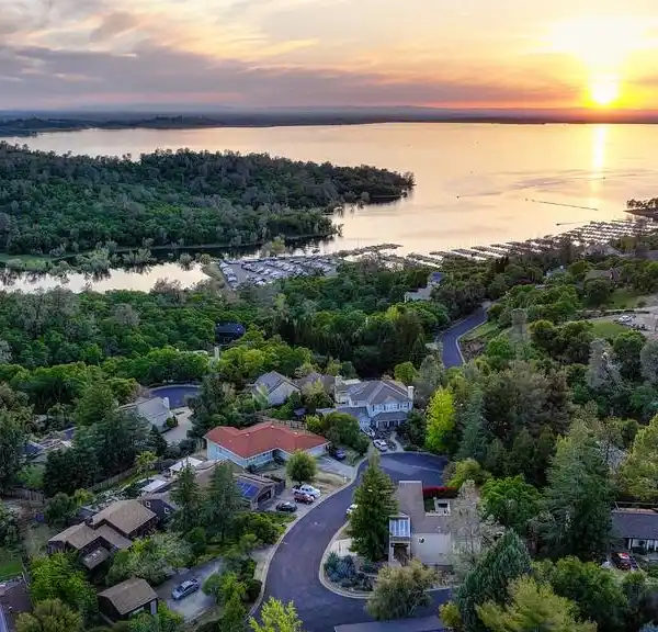 BEAUTIFUL LAKE VIEW HOME