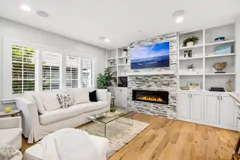 Sleek Townhome-style Condo