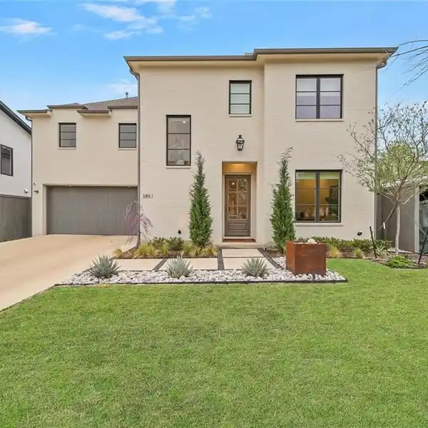 CONTEMPORARY PRIVATE OASIS