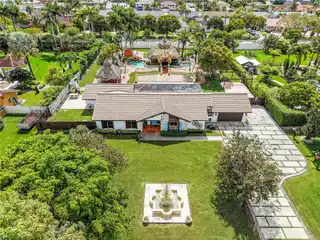 Personal Tropical Oasis in Kings Grove