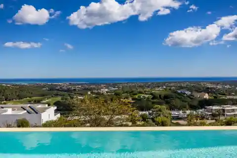 Extraordinary Contemporary Villa