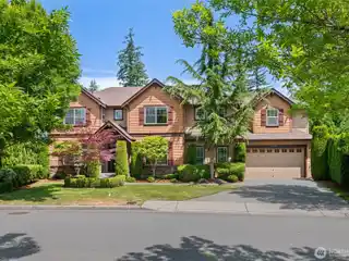 Expansive Murray Franklyn Home