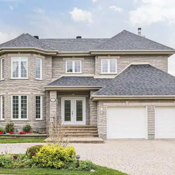 IMPECCABLE FAMILY HOME WITH STUNNING CURB APPEAL