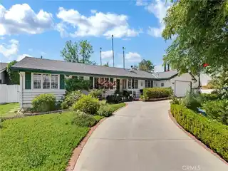 Beautifully-Maintained Open-Plan Home
