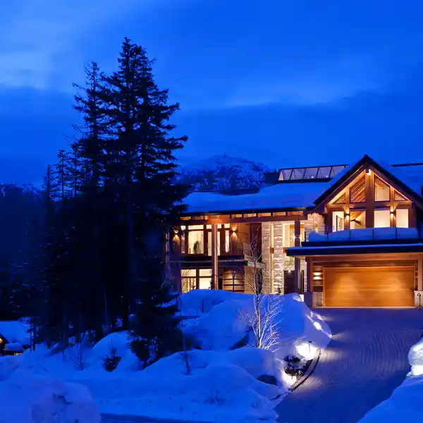 EXPANSIVE AND SOPHISTICATED RESIDENCE