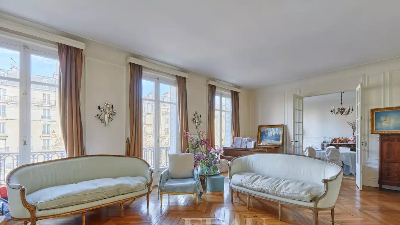 Period Apartment with an Exceptional Plan