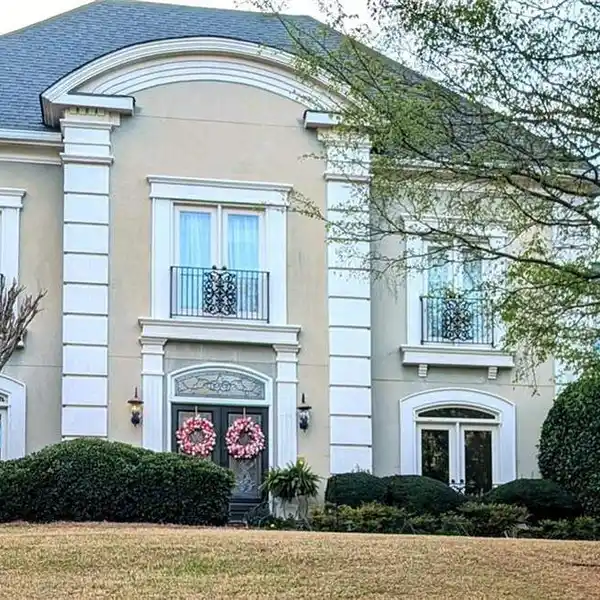 EXCEPTIONAL ESTATE HOME IN COUNTRY CLUB OF THE SOUTH