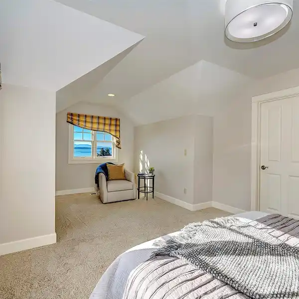 CHARMING COASTAL HOME WITH COTTAGE STUDIO & STUNNING VIEWS