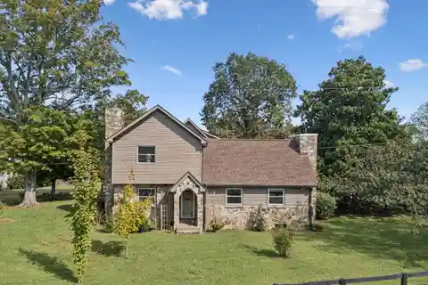 Timeless 1932 Gem Modern Comforts