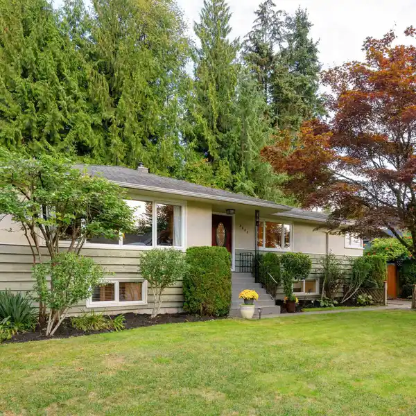 CHARMING HOME IN THE HEART OF EDGEMONT VILLAGE