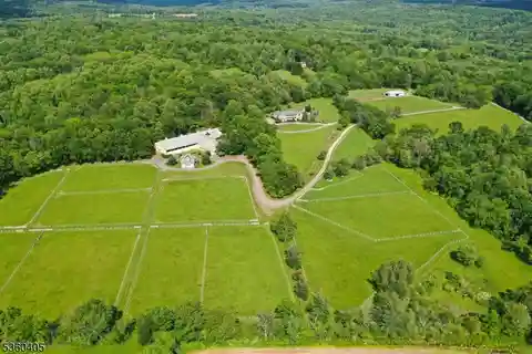 Sunset Farm - Extraordinary 60-acre Horse Property
