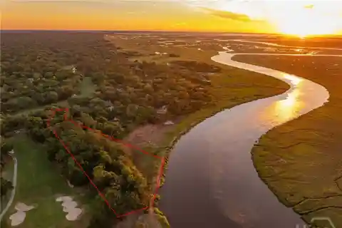 Over Three Acres in the Landings