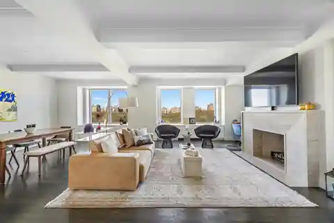 Striking Residence in a Full-service Condominium