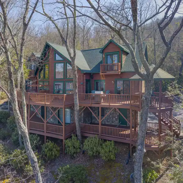 THE PINNACLE OF MAGGIE VALLEY MOUNTAIN LIVING