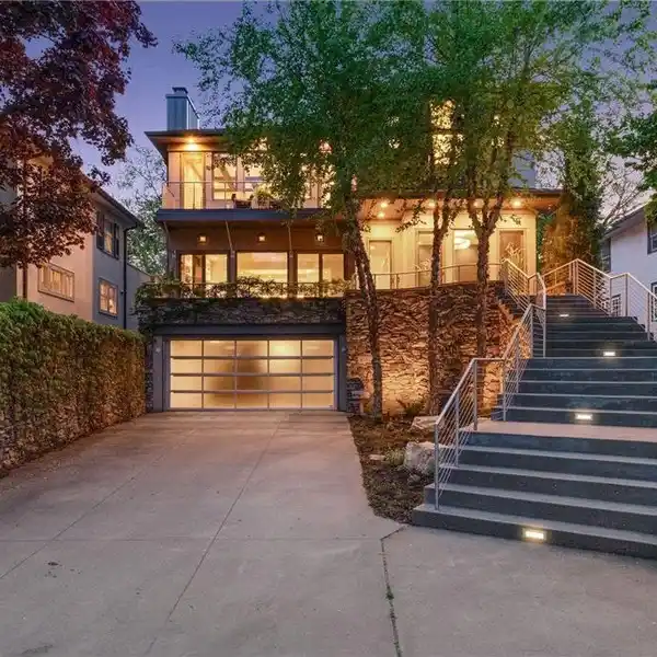INCREDIBLE CONTEMPORARY HOME IN LINDEN HILLS