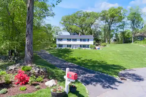 Welcoming Home on a Sought-after Cul-de-sac
