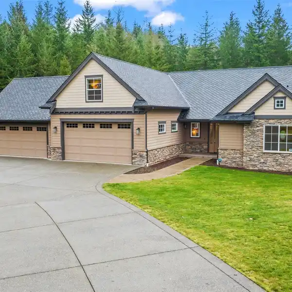 GORGEOUS HOME IN THE GATED ESTATES AT SUGARLOAF MOUNTAIN