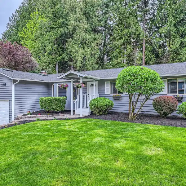 BEAUTIFULLY UPDATED OPEN-PLAN HOME