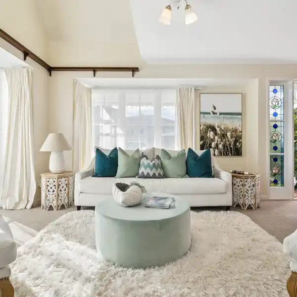 DELIGHTFUL SEASIDE HOME