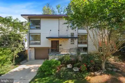 Light Filled Contemporary with Garden Serenity