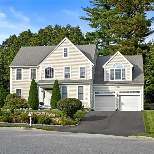 OUTSTANDING COLONIAL WITH DESIGNER CHANDELIER